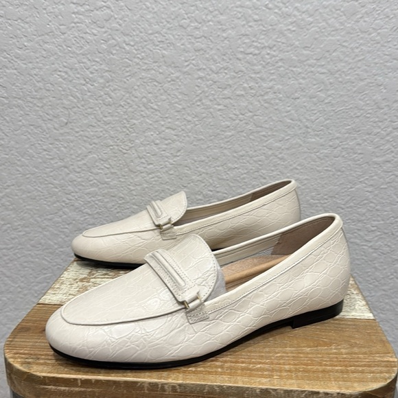 Vionic Newport Cream Leather Loafer Size 7 - Picture 4 of 8